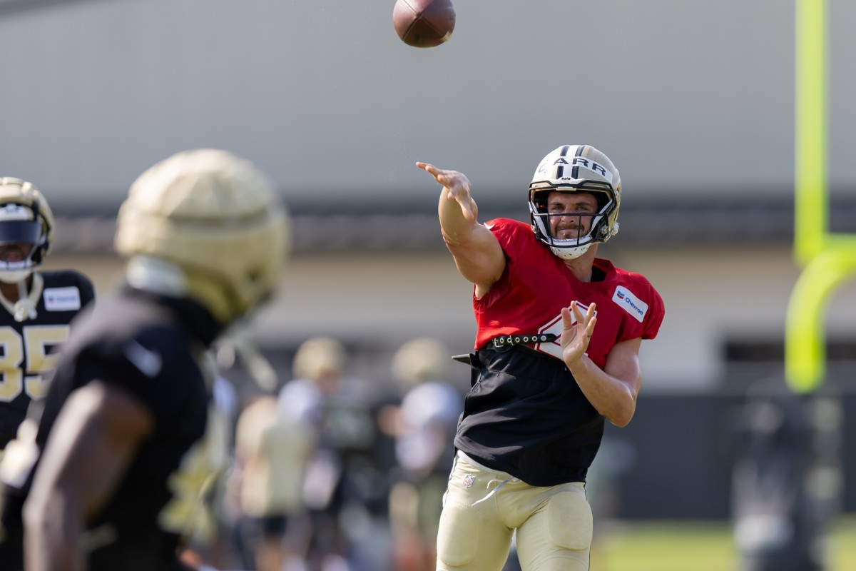 New Orleans Saints quarterback Derek Carr (4) passes to running back Alvin Kamara (41) during training camp at the Ochsner Sports Performance Center. Mandatory Credit: Stephen Lew-USA TODAY Sports